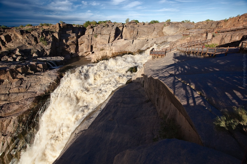 &#91;AMAZING&#93;Air Terjun Augrabies Wonder Falls Di Tengah Savannah Yang Indah