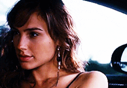 gal-gadot-kunjungi-rumah-sakit-dengan-kostum-wonder-woman