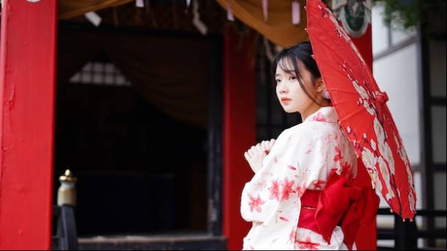 perempuan-china-ini-ditahan-karena-pakai-kimono