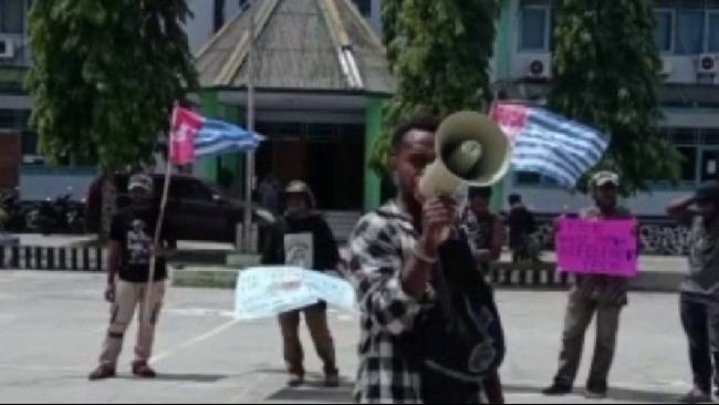 Bintang Kejora Berkibar di Kampus Papua saat Demo, 13 Mahasiswa Ditangkap Polisi