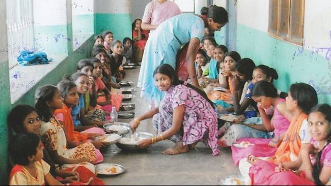 Pelajaran dari India: Makan Siang Gratis Tingkatkan Prestasi, Luput Atasi Kurang Gizi