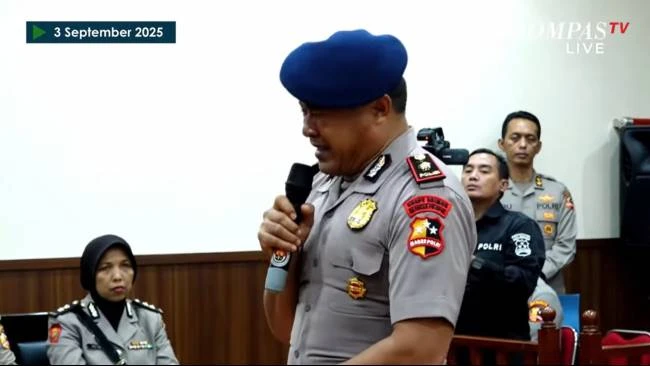 Kompol Cosmas Nangis usai Dipecat dari Polri: Saya Hanya Laksanakan Tugas