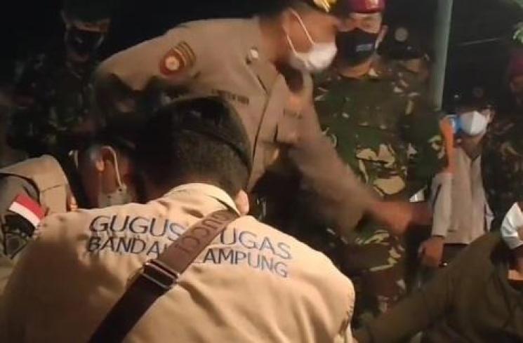 Viral Video Pedagang Bentak Balik Polisi karena PPKM, Curhatannya Pilu