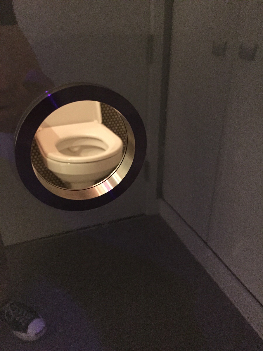 Yakin Nih Mau Nyobain Buang Air Di Wc - Wc Umum Ini?