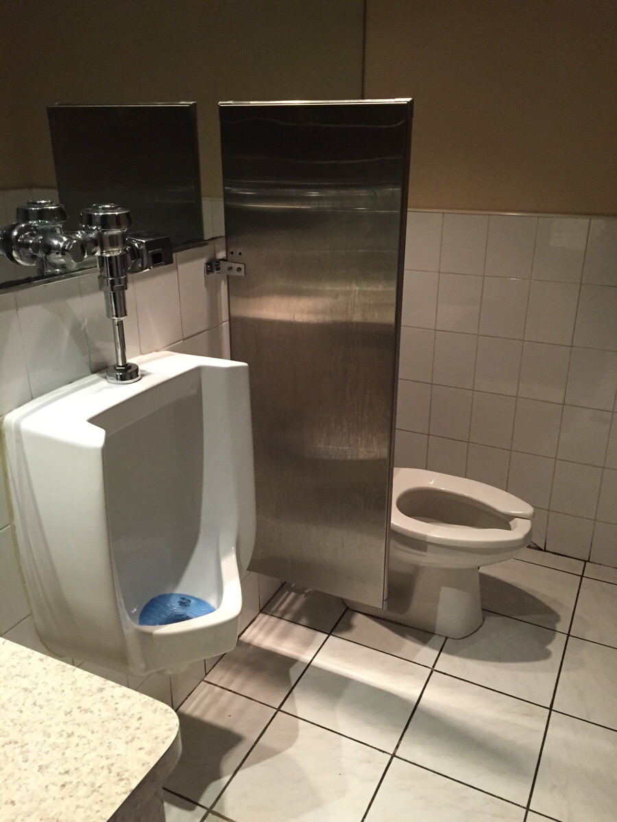 Yakin Nih Mau Nyobain Buang Air Di Wc - Wc Umum Ini?