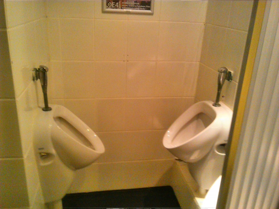 Yakin Nih Mau Nyobain Buang Air Di Wc - Wc Umum Ini?