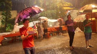 Warga Tionghoa Sajikan Buka Puasa Gratis di Vihara