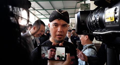 ribuan-orang-siap-sambut-kebebasan-ahmad-dhani-dari-penjara