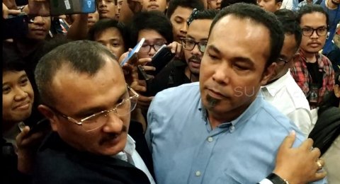 Kader Demokrat NGAMUK di Pintu Masuk Arena Debat: Kita Keluar dari Koalisi!