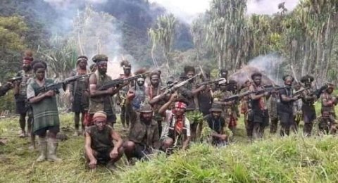 pendeta-tpnpb-tak-rudapaksa-para-gadis-di-beoga-justru-damaikan-perang-suku