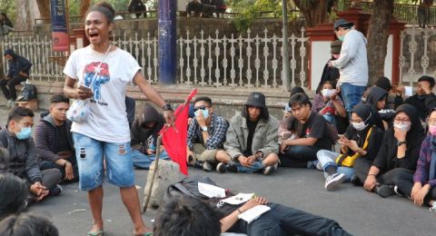 Ini Dia Aksi Para Sista Dalam Gejayan Memanggil