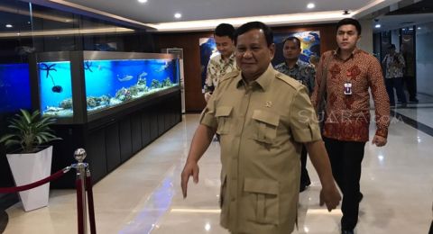 Bergerak Dalam Senyap! Momen Prabowo Ngeprank Asisten yang Ketiduran Viral