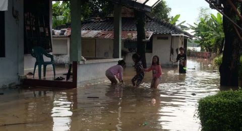 bengawan-solo-meluap-kota-presiden-jokowi-terendam-banjir
