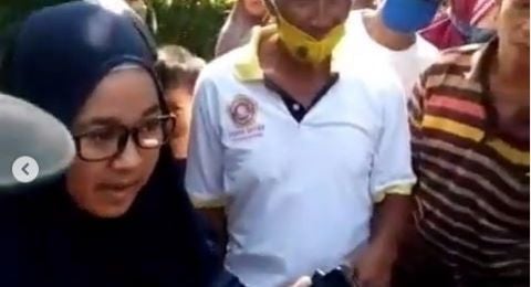 Viral Wanita Jilbab Hitam Provokasi Babi Ngepet di Sawangan Depok