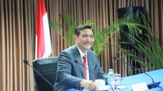 luhut-tegaskan-reklamasi-pulau-c-dan-d-harus-jalan-terus