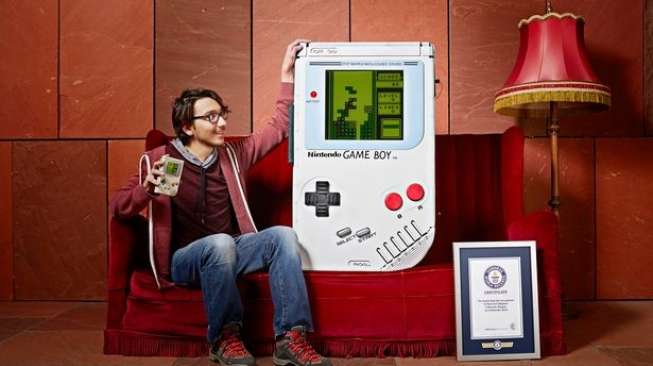 mau-merasakan-main-tetris-di-game-boy-terbesar-di-dunia