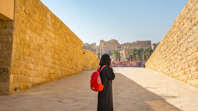 arab-saudi-keluarkan-visa-turis-buat-perempuan-tanpa-pendamping