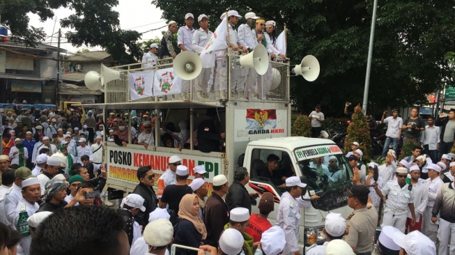 fpi-demo-minta-polisi-bebaskan-penyebar-hoaks-perang-salib
