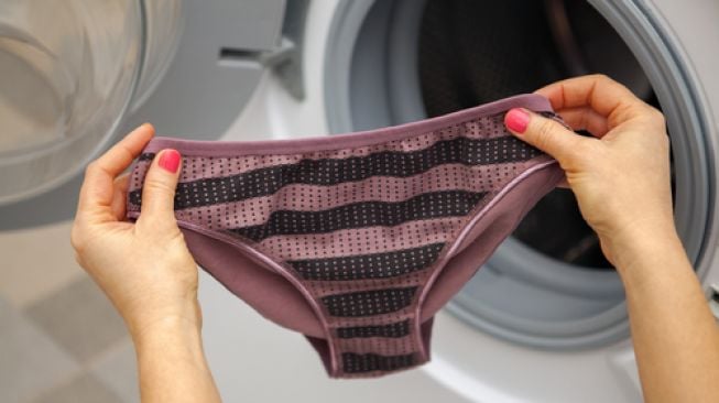 cuci-daleman-di-ceret-hotel-perempuan-ini-kena-semprot-warganet