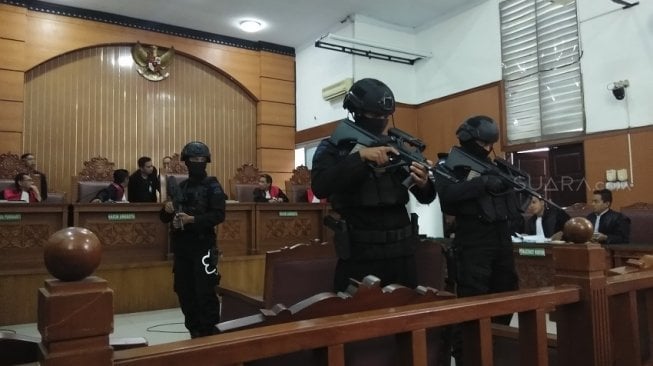 Ledakan Saat Sidang Aman Abdurahman, Polisi Pastikan bukan BOM!!