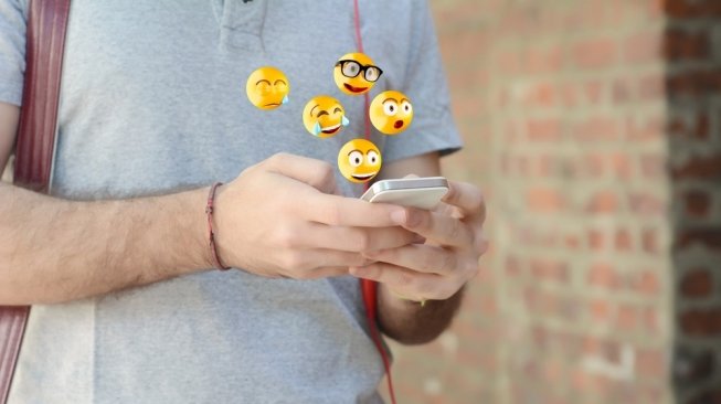 Mereka yang Gemar Kirim Emoji Lebih Sering Berhubungan Seks 