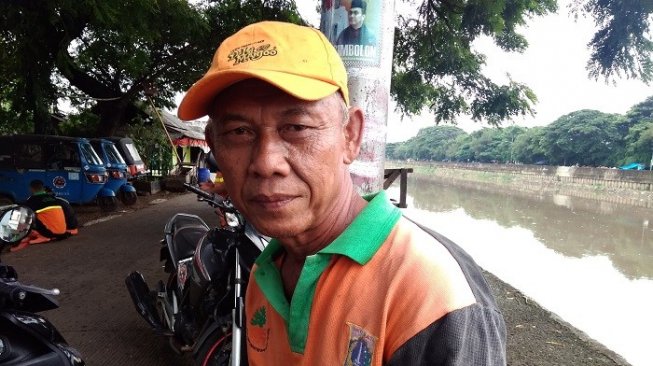 Herman, Anak Buah Anies Spesialis Penemu Mayat Mengambang di Sungai Jakarta