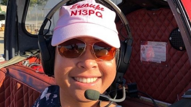 dibully-waktu-kecil-perempuan-tanpa-lengan-ini-berhasil-jadi-pilot-as
