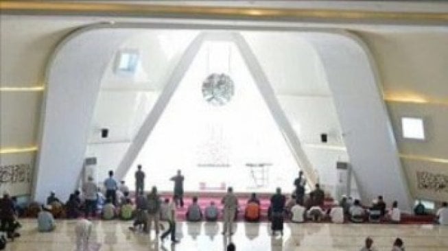 Debat Terbuka Kontroversi Masjid Al Safar, Kang Emil Sekakmat Ustaz Baequni