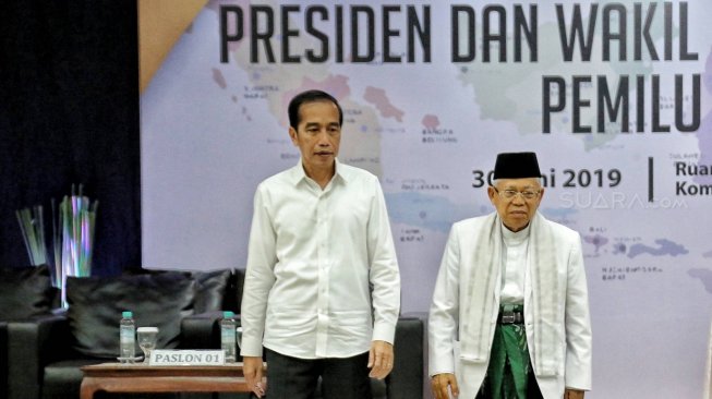 Wanita Mengaku Guru Serukan Tolak Pasang Foto Jokowi, Diganti Foto Anies