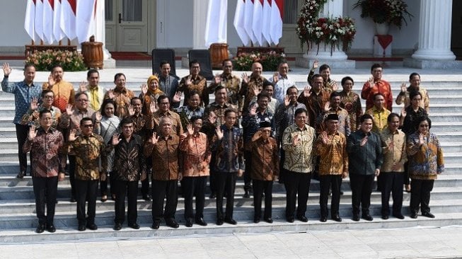 Ramai BEM UI Kritik Kabinet Jokowi 'Nasakom', Menteri hingga Kapolri Cuma Dapat IPK