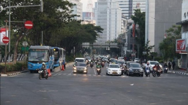 pengguna-angkutan-umum-naik-drastis-jakarta-peroleh-honorable-mention