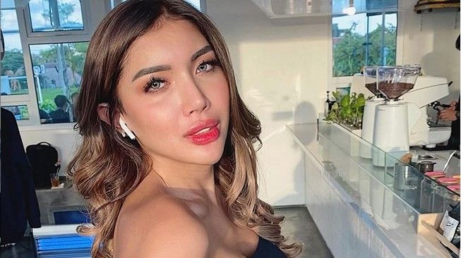 Pakai Bikini, Millen Cyrus Jawab Isu Potong Kelamin