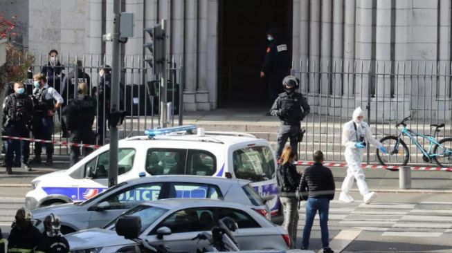 three-dead-in-knife-attack-in-french-church-woman-beheaded