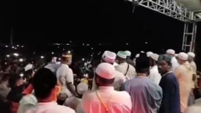 Ngeyel Membuat kerumunan-kerumunan di Masa Pandemi, Siapa yang Salah?