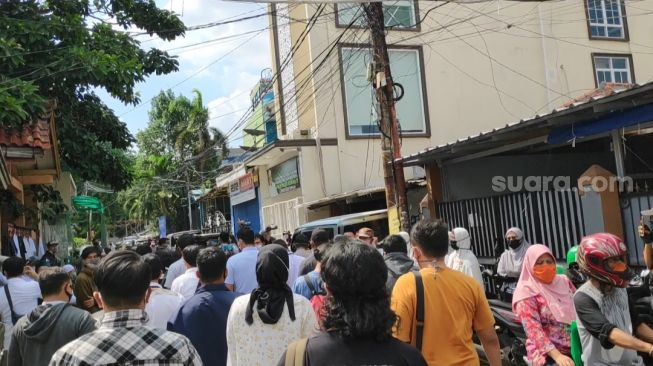 Laskar FPI Bentrok dengan Polisi di Petamburan, Massa Juga Serang Wartawan