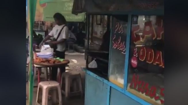 Miris, Kondisi Kini Warung Odading Mang Oleh Sepi Pembeli, Sudah Tak Laku?