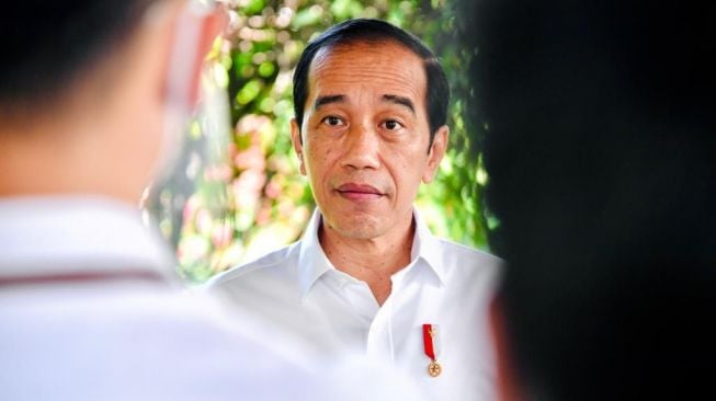 Jokowi Minta Warga Kritik Pemerintah, Publik: Kena UU ITE dan Masuk Penjara