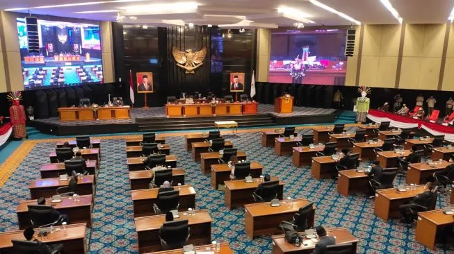 Temui Massa Demo, DPRD DKI Setuju Evaluasi Tunjangan Rumah Rp 70 Juta