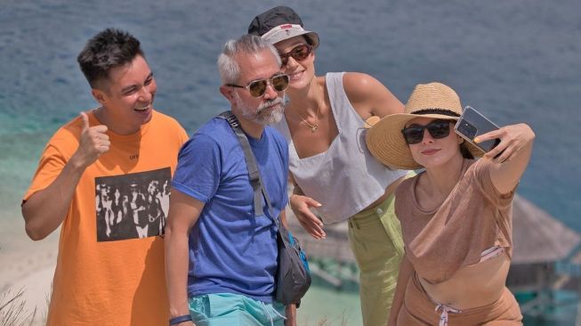 potret-5-artis-liburan-di-labuan-bajo-sejak-ppkm-dilonggarkan