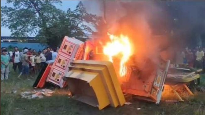 viral-warga-mayoritas-emak-emak-ngamuk-bakar-peralatan-judi-di-deliserdang