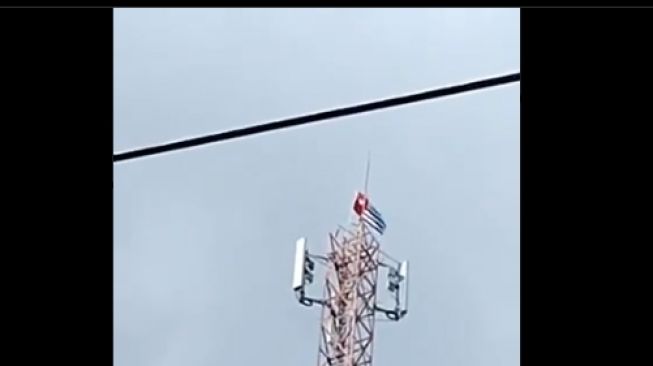 Geger! Bendera Bintang Kejora Berkibar di Menara Telkomsel Dekat Markas TNI