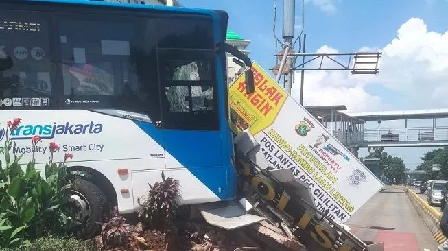Direksi Transjakarta Rapatnya Sambil Nonton Belly Dance dan Striptis