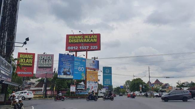 Sulitnya Menertibkan Baliho Ilegal di Jogja: Pemiliknya Susah Dilacak hingga Bikin