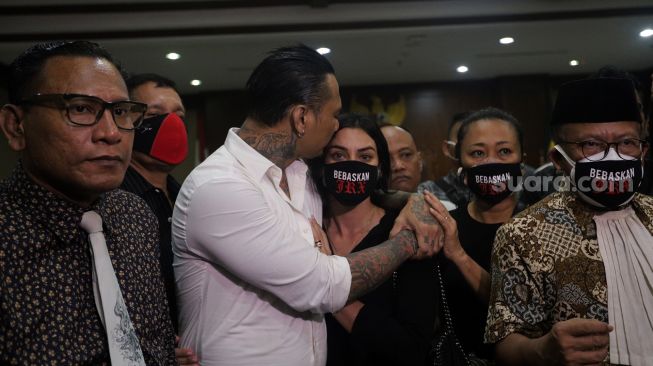 Jerinx SID Dipindahkan ke Lapas Kerobokan Bali Biar Dekat dengan Ibunya
