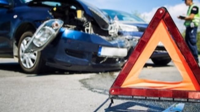 Detik-detik Mobil Pribadi Ditabrak Pikap di Medan