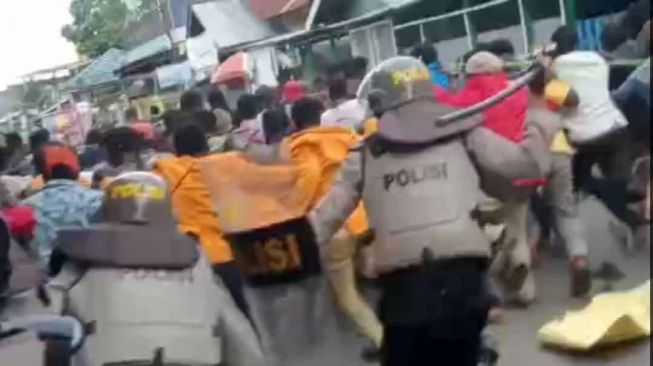 Mahasiswa Uncen Diduga Tertembak Peluru Karet Saat Demo Tolak DOB Papua