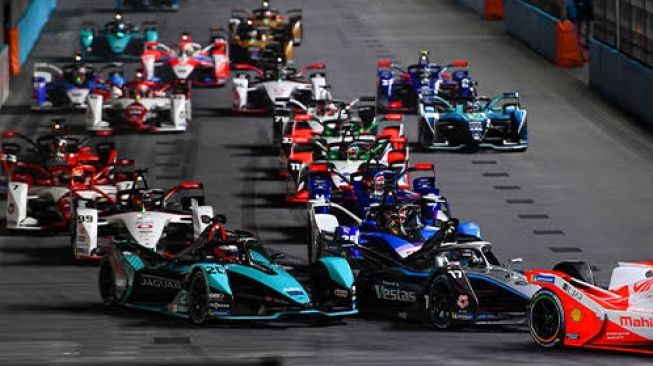 Mitch Evans Juara Formula E Jakarta 2022 !