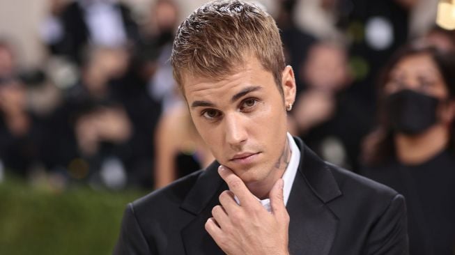 7-seleb-hollywood-dilarang-ke-tiongkok-gigi-hadid-dinilai-lakukan-rasis