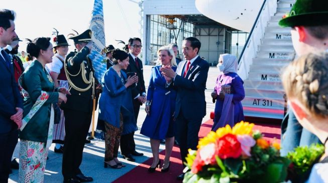Tiba di Jerman, Jokowi dan Iriana Sempat Diteriaki Warga