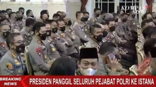 Viral Kapolda Metro Jaya Angkat Telepon Saat Momen Jokowi Panggil Pejabat Polri di Is